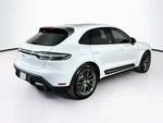 2025 Macan Thumbnail 24