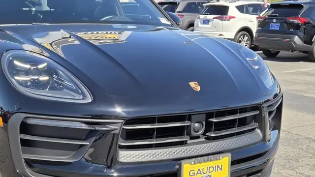 2025 Porsche Macan Base