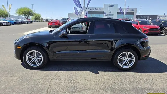 2025 Porsche Macan Base