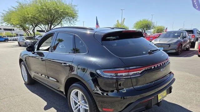 2025 Porsche Macan Base