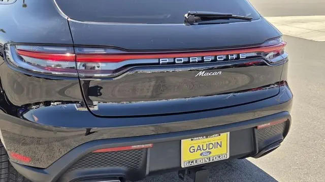 2025 Porsche Macan Base