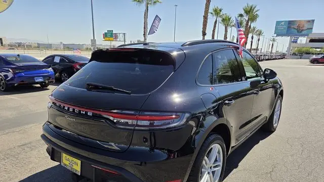 2025 Porsche Macan Base