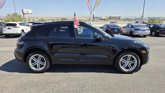 2025 Porsche Macan Base