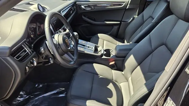 2025 Porsche Macan Base