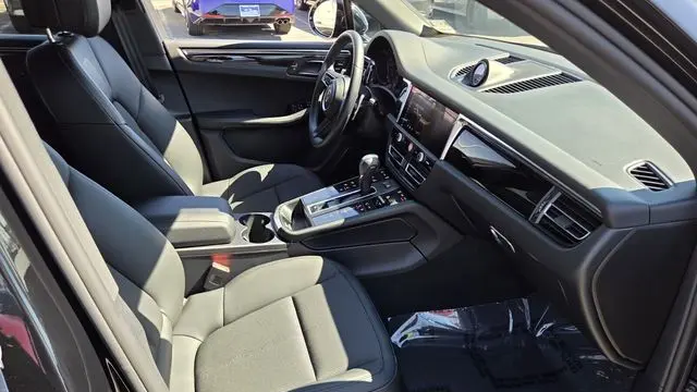 2025 Porsche Macan Base