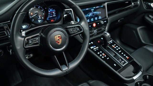 2025 Porsche Macan Base
