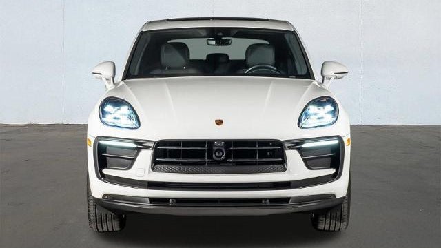 2025 Porsche Macan Base