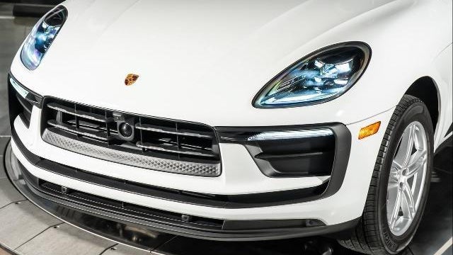 2025 Porsche Macan Base