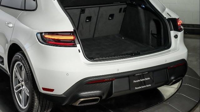 2025 Porsche Macan Base