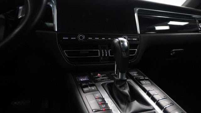 2021 Porsche Macan Base