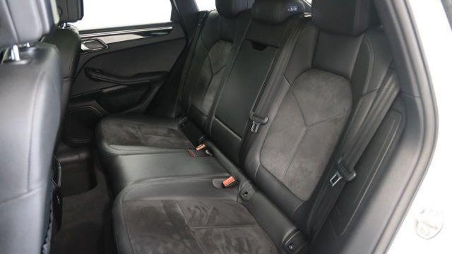 2021 Porsche Macan Base