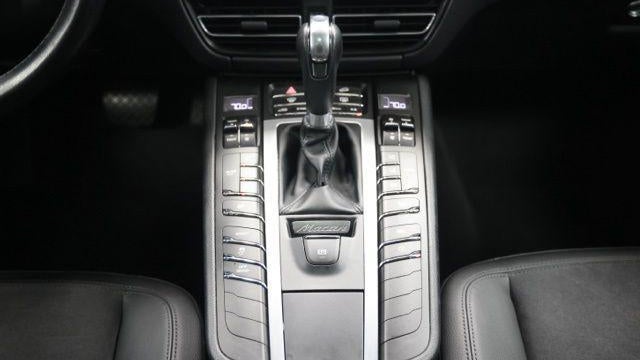 2021 Porsche Macan Base