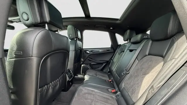 2021 Porsche Macan Base