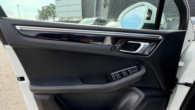 2021 Porsche Macan Base