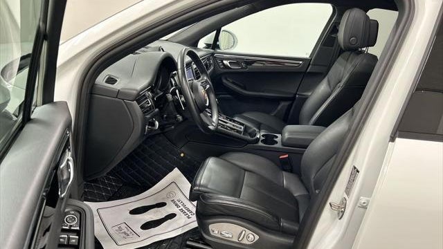 2023 Porsche Macan Base