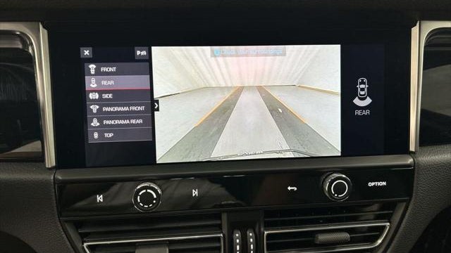 2023 Porsche Macan Base