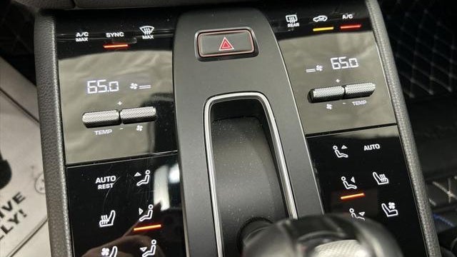 2023 Porsche Macan Base