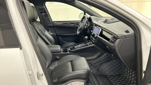 2023 Porsche Macan Base