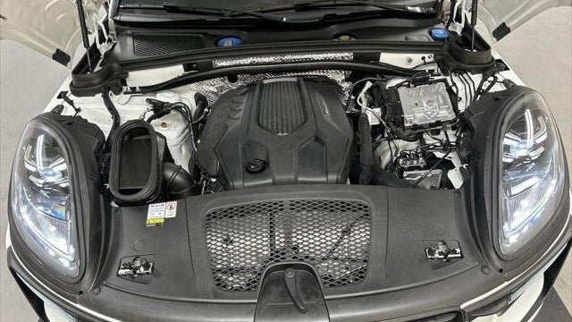 2023 Porsche Macan Base