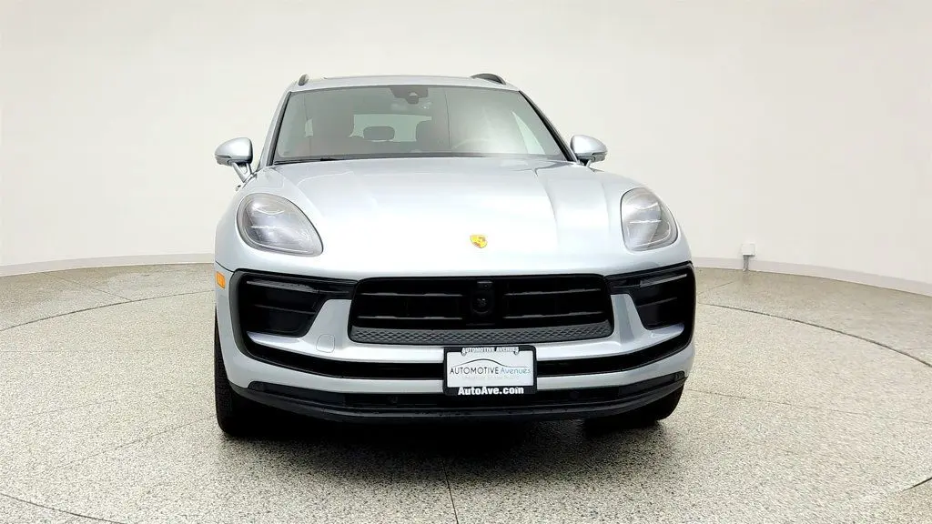 2025 Porsche Macan T