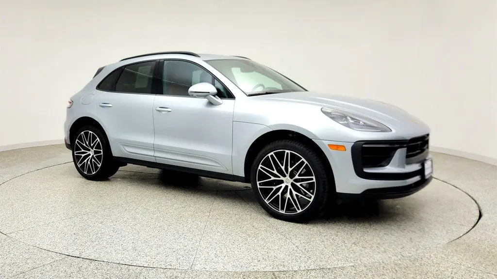 2025 Porsche Macan T