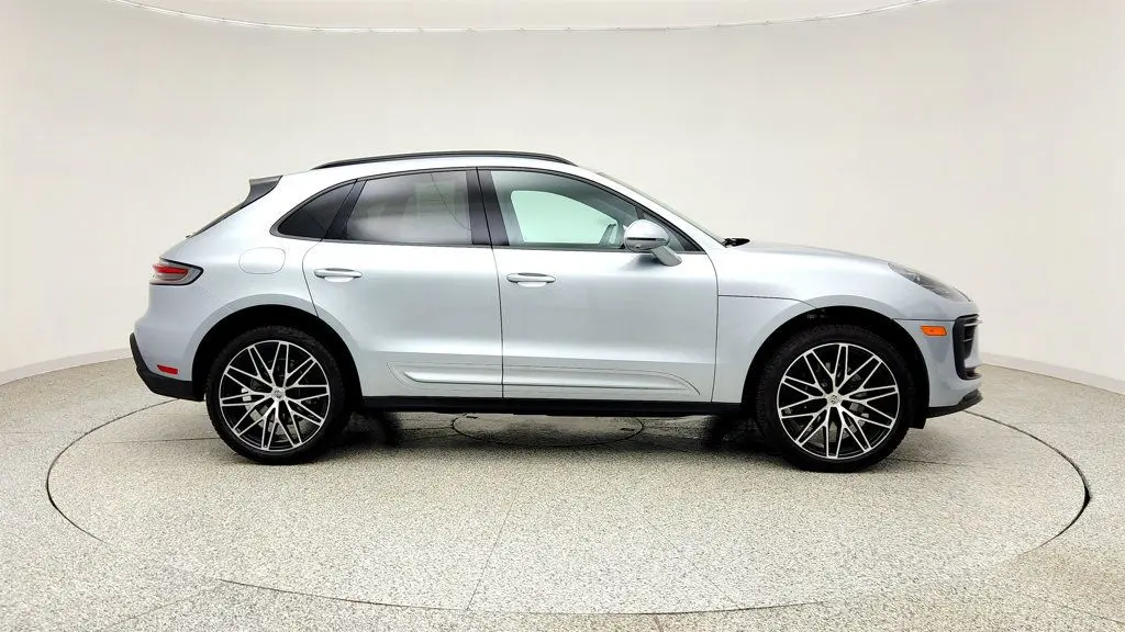 2025 Porsche Macan T