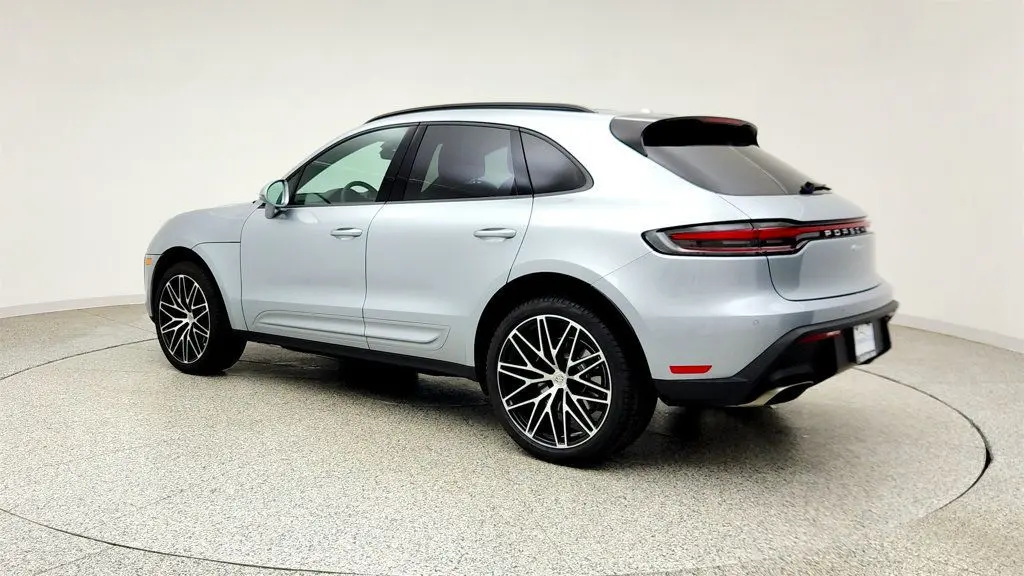 2025 Porsche Macan T