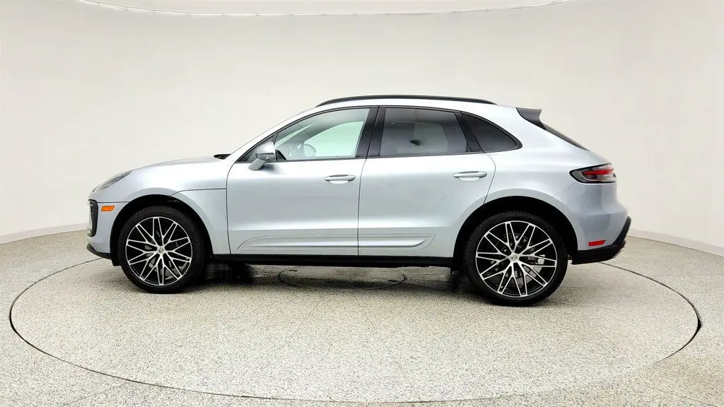 2025 Porsche Macan T