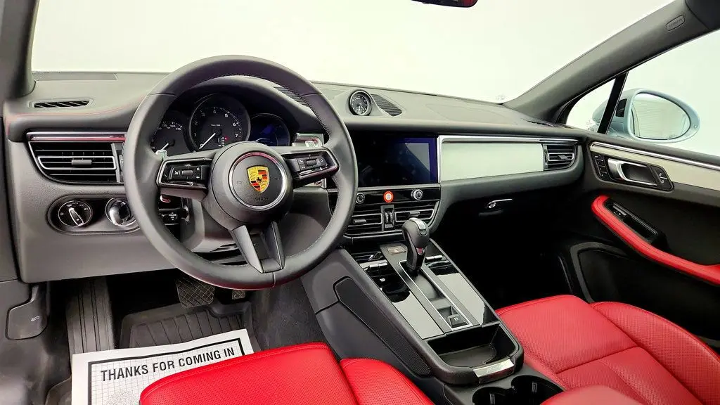 2025 Porsche Macan T