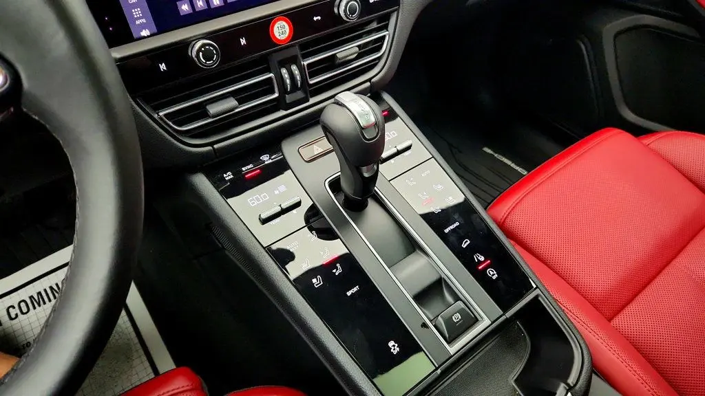 2025 Porsche Macan T