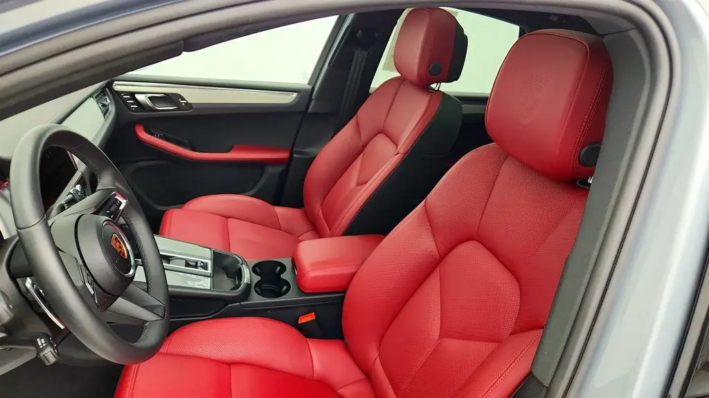 2025 Porsche Macan T