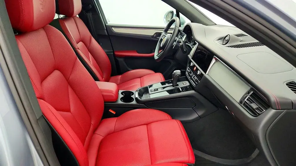 2025 Porsche Macan T