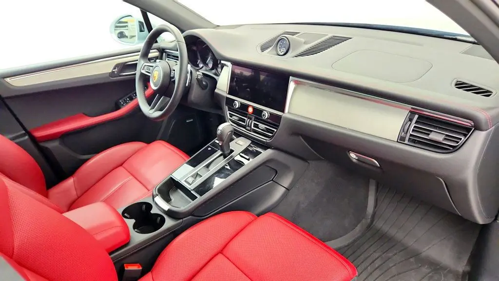 2025 Porsche Macan T