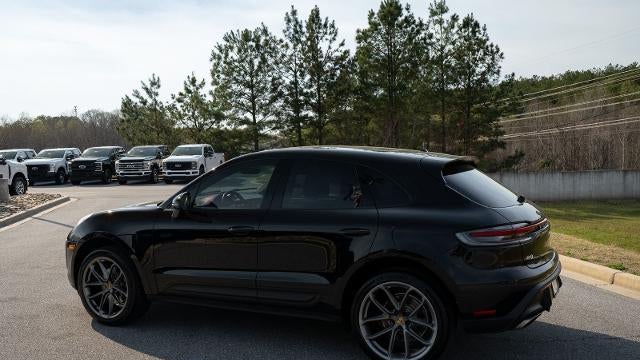 2022 Porsche Macan Base