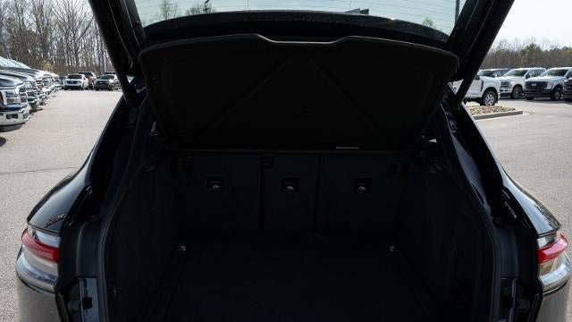 2022 Porsche Macan Base