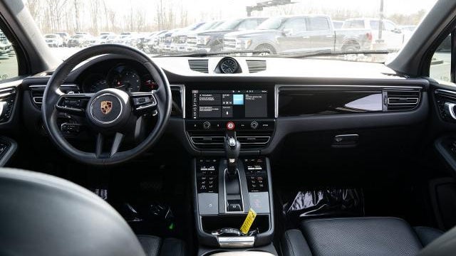 2022 Porsche Macan Base