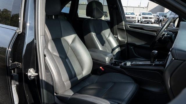 2022 Porsche Macan Base