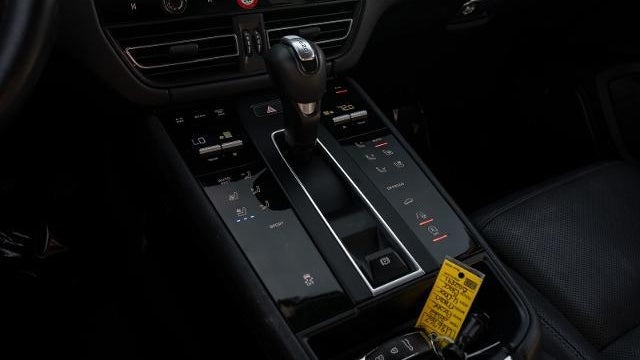 2022 Porsche Macan Base