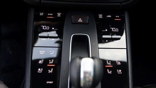 2022 Porsche Macan Base