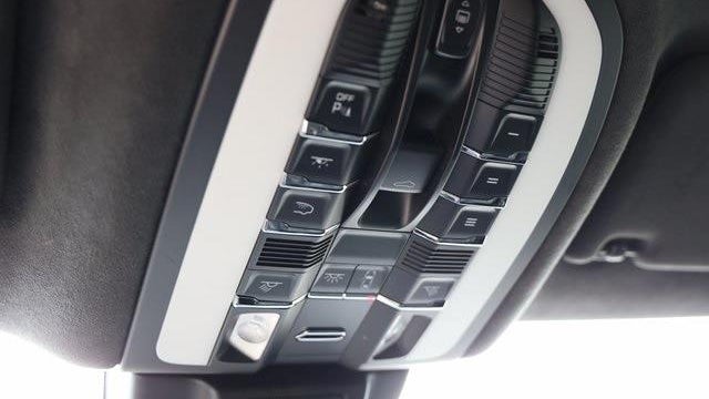 2022 Porsche Macan Base