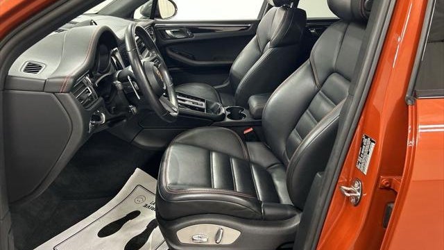 2023 Porsche Macan T