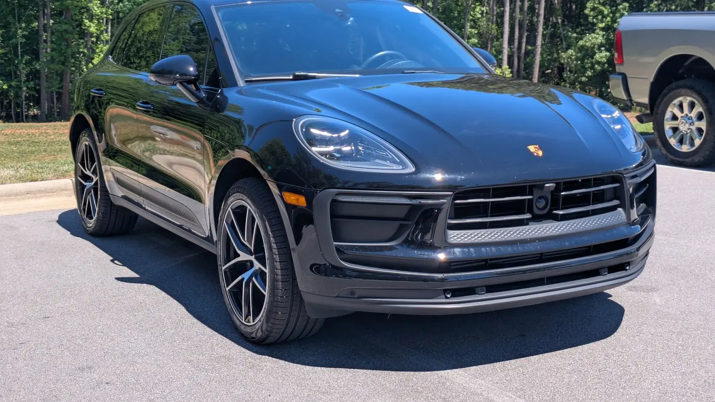 2023 Porsche Macan Base