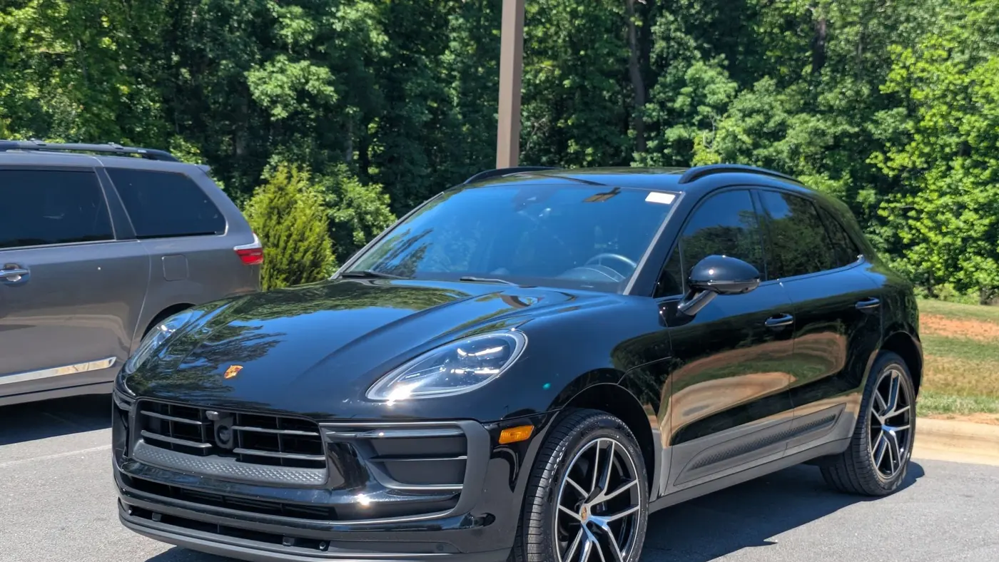 2023 Porsche Macan Base