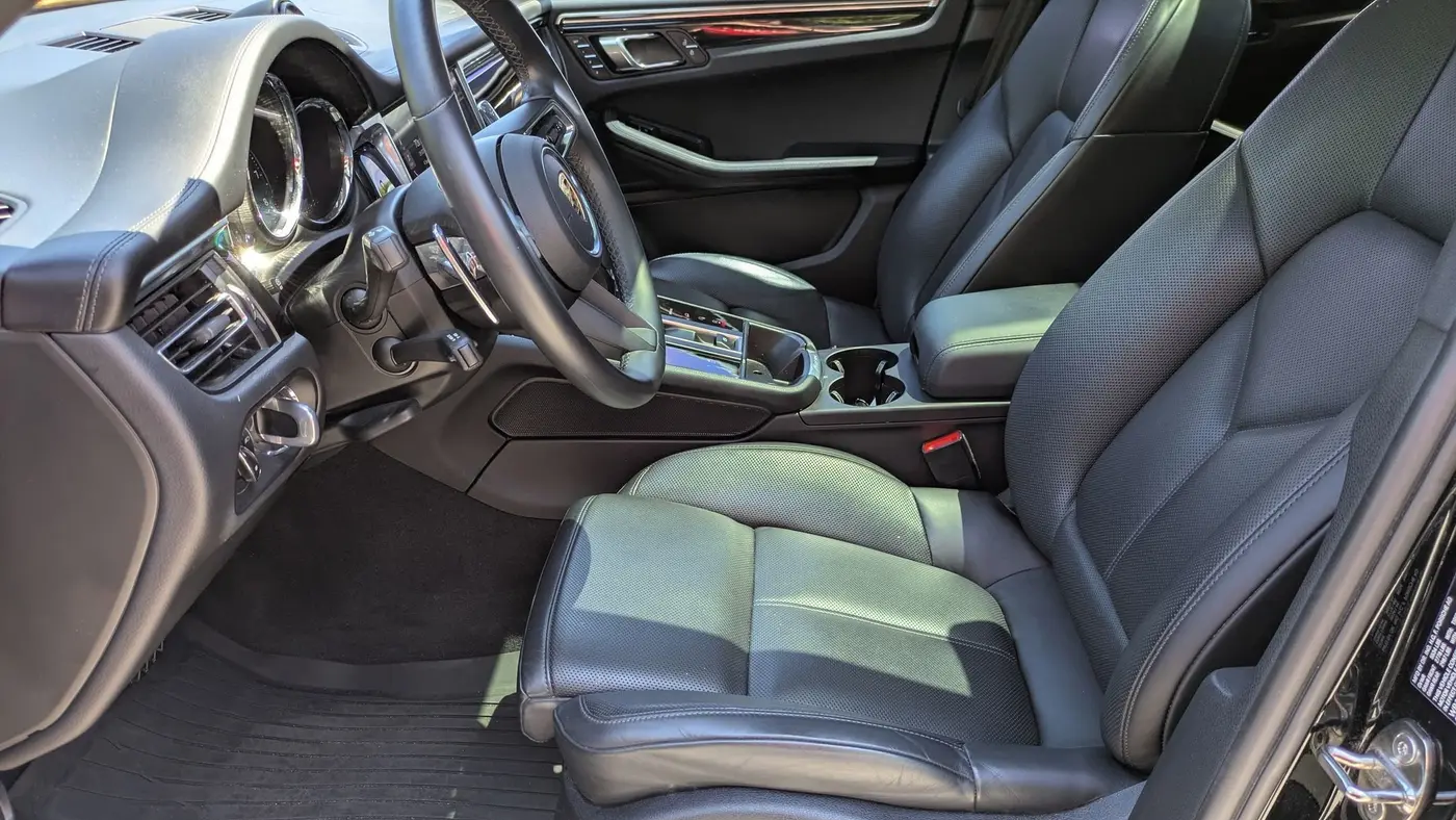 2023 Porsche Macan Base