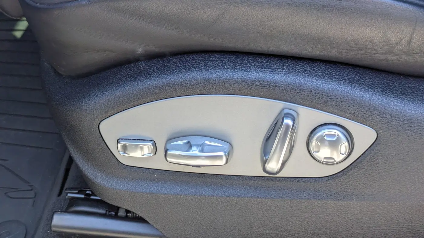 2023 Porsche Macan Base