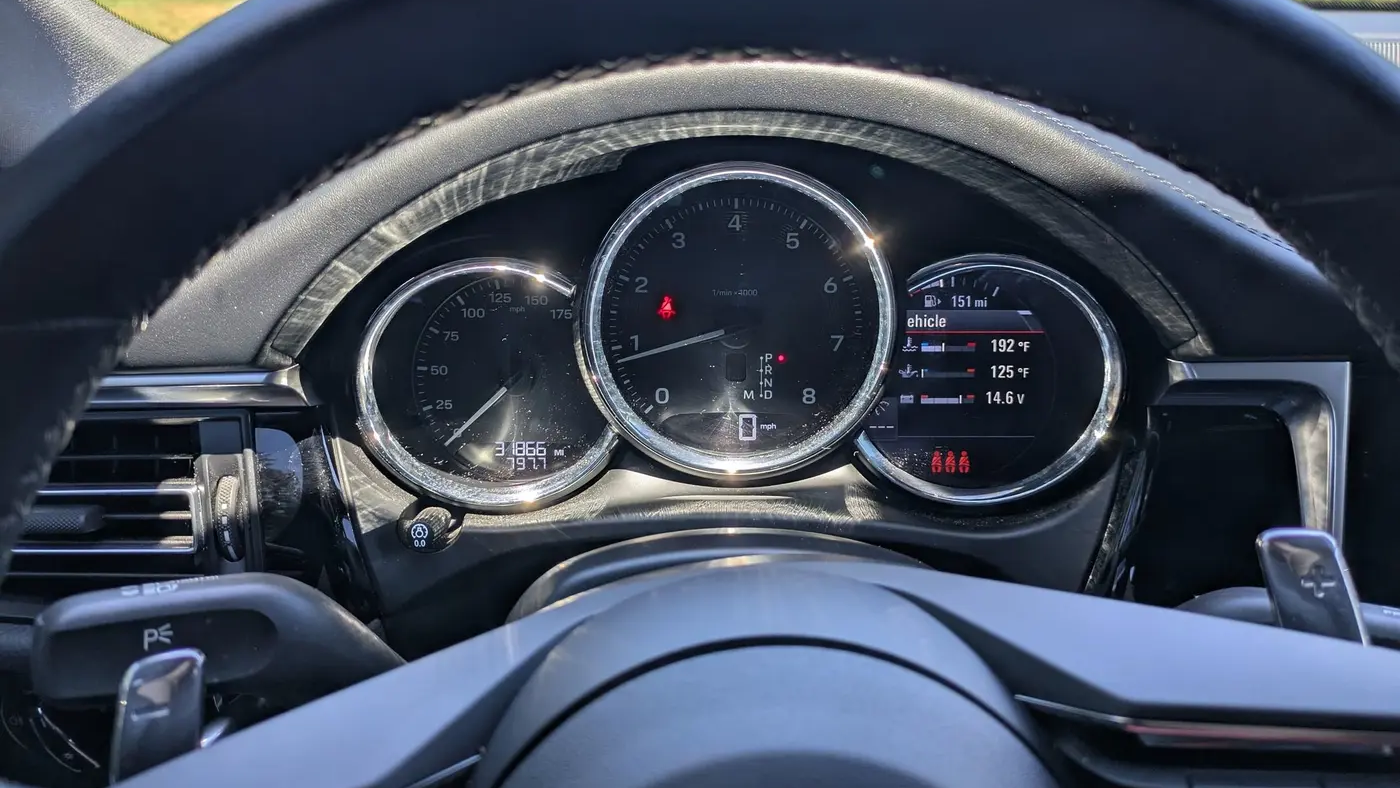 2023 Porsche Macan Base