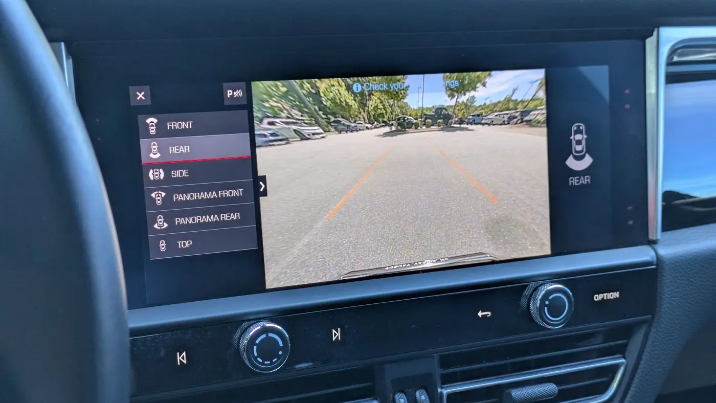 2023 Porsche Macan Base