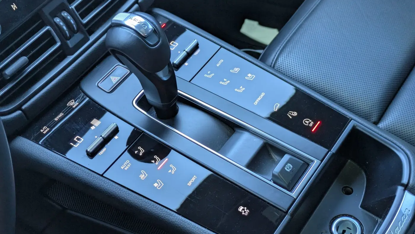 2023 Porsche Macan Base