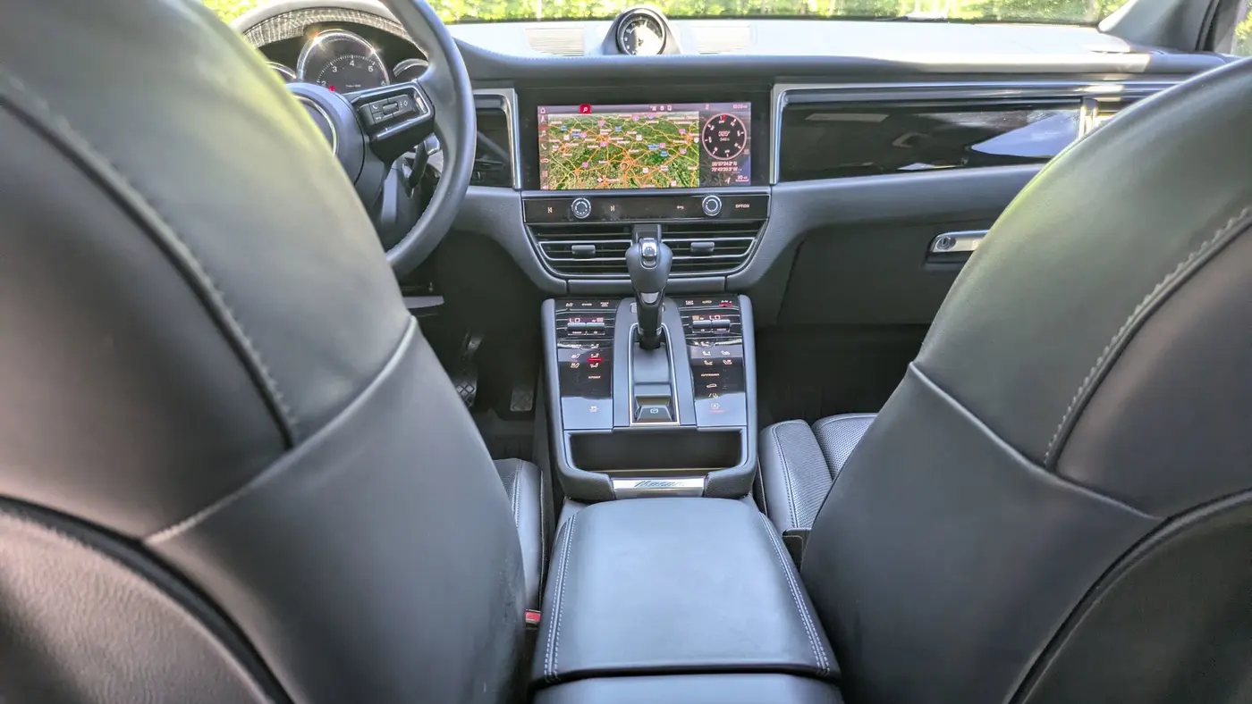 2023 Porsche Macan Base