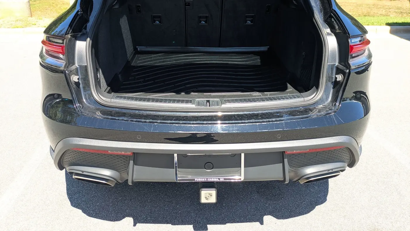 2023 Porsche Macan Base